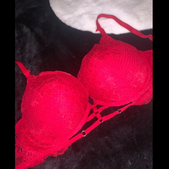 Red Lace Push Up Bra - Picture 2 of 6